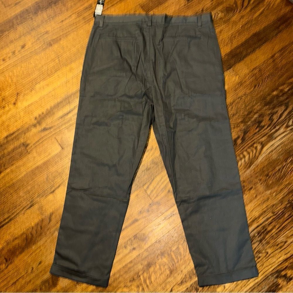 Stylish Gray Chinos for Men - Picture 5 of 6